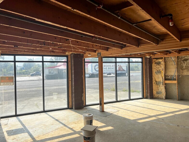 More Photos Of 711 S Pacific Hwy, Cottage Grove Freestanding For Lease
