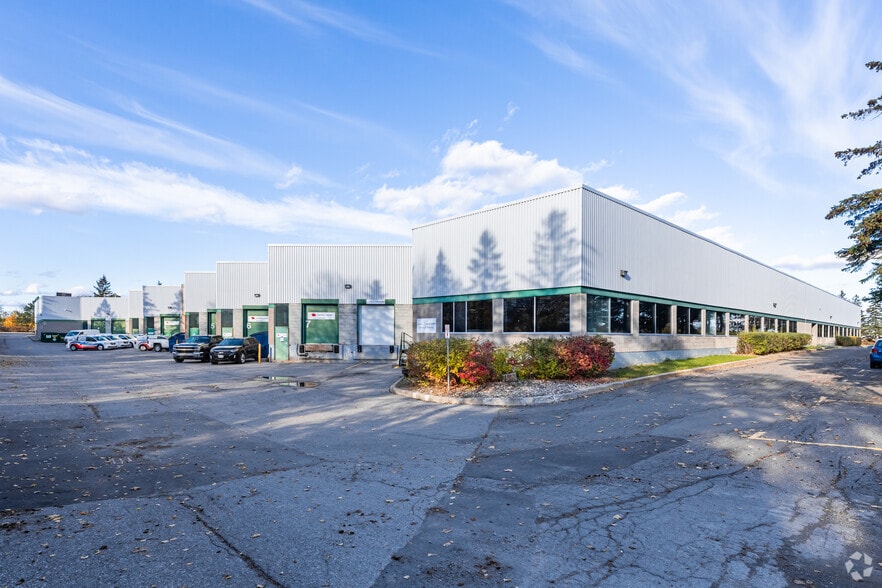 More Photos Of 2405 St Laurent Blvd, Ottawa Flex For Lease