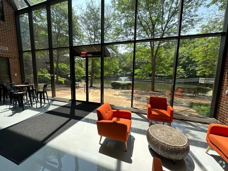 More Photos Of 1604 Spring Hill Rd, Vienna Office For Lease