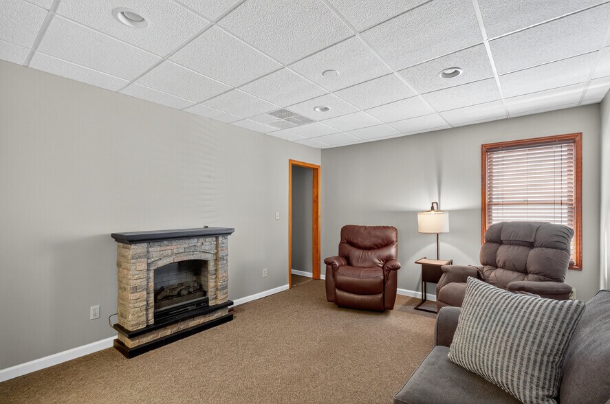 More Photos Of 638 Main St, Columbia Office For Sale