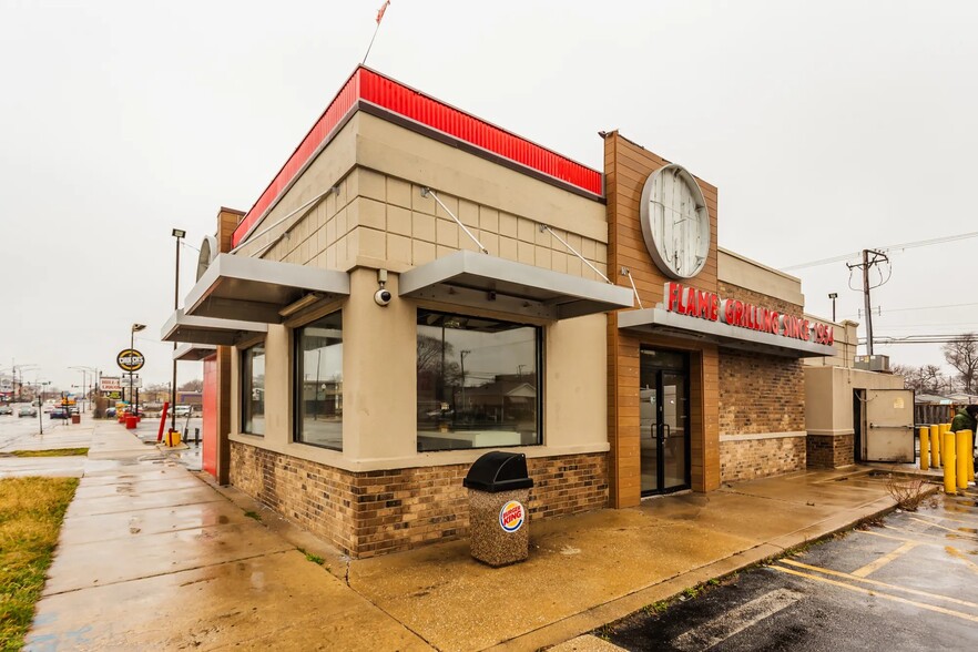 Primary Photo Of 224 E 103rd St, Chicago Fast Food For Sale