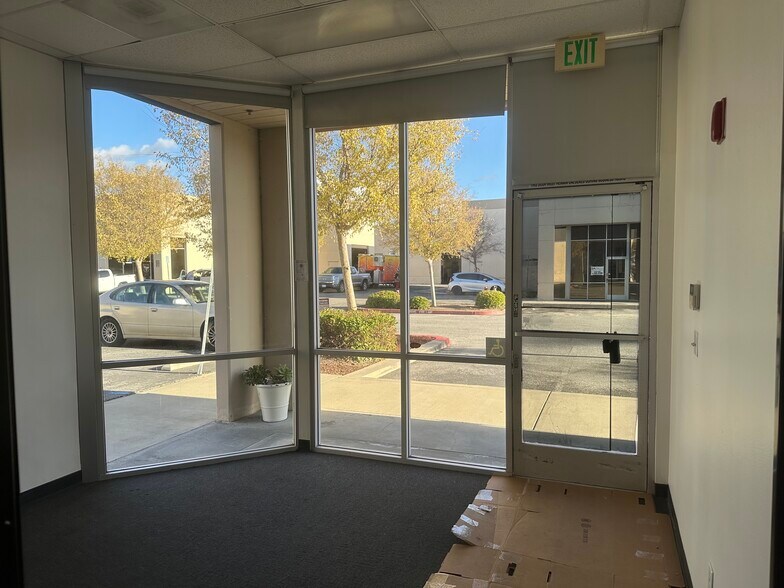More Photos Of 41519 Cherry St, Murrieta Warehouse For Lease