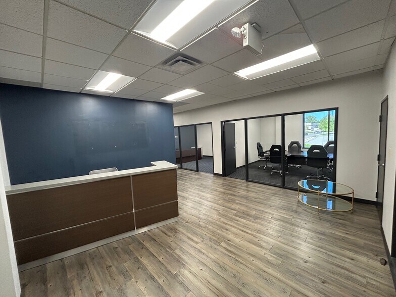 More Photos Of 9011 N Meridian St, Indianapolis Office For Lease