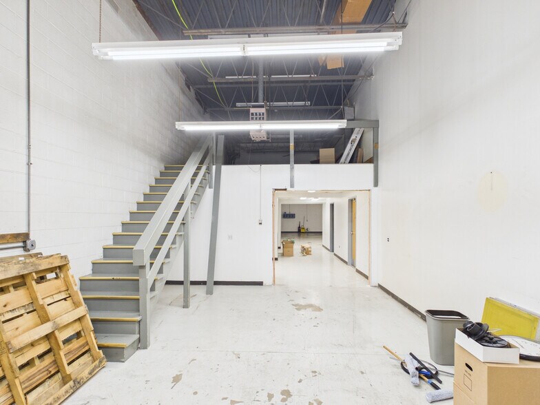 More Photos Of 305 Commerce Dr, Exton Light Manufacturing For Sale