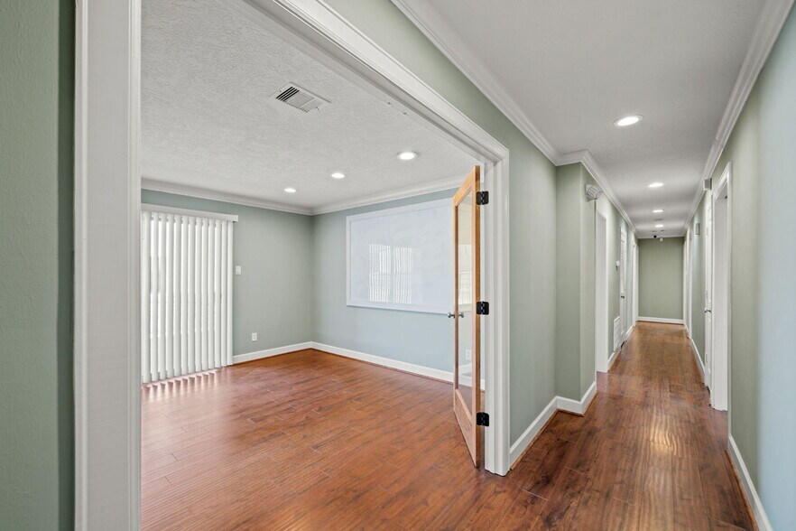 More Photos Of 1707 Bernie Ave, Rosenberg Office For Sale