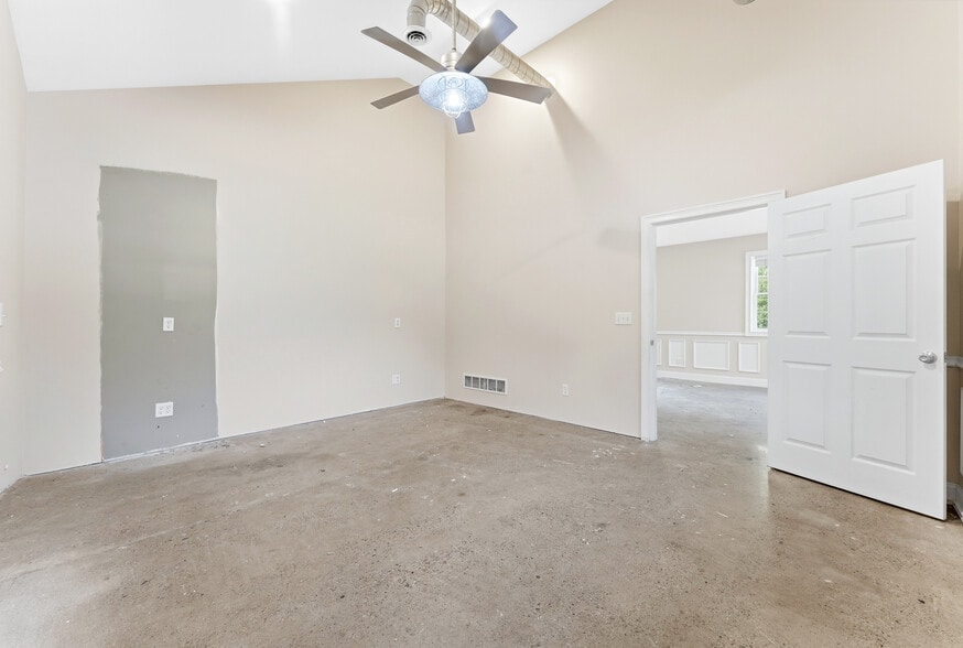 More Photos Of 324 Scotts Run Rd, Maidsville Office Residential For Lease