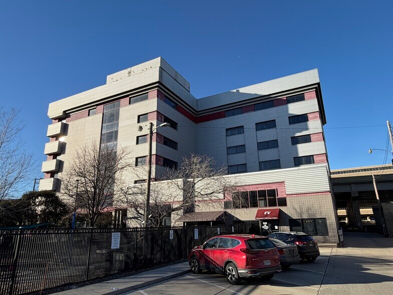 More Photos Of 350 W Saint Paul Ave, Milwaukee Office For Sale