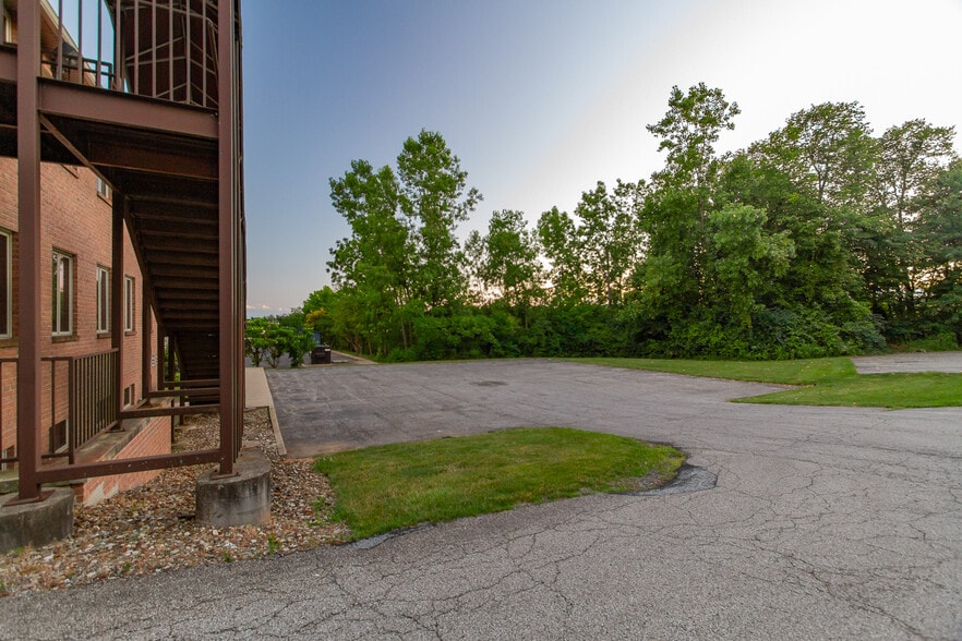 More Photos Of 1230 Lexington Ave, Mansfield Office For Lease