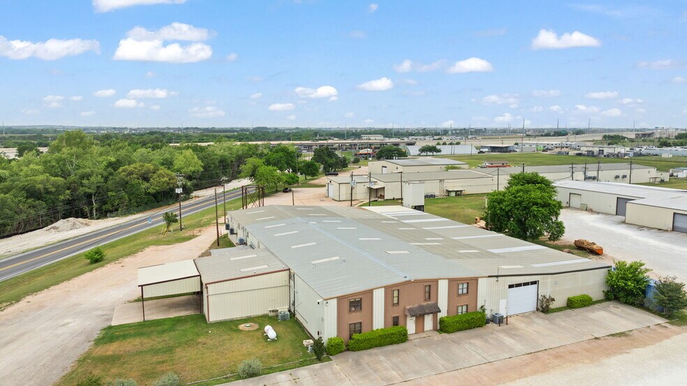 More Photos Of 9430 Ranch to Market Rd, Leander Light Distribution For Sale