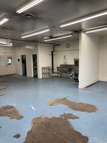 More Photos Of 708 N Division St, Peekskill Restaurant For Lease