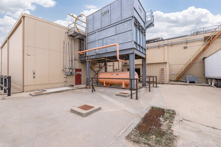 More Photos Of 1809 N Bell St, San Angelo Industrial For Sale