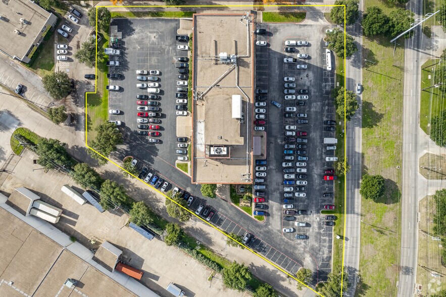 More Photos Of 1140 Empire Central Dr, Dallas Office For Lease