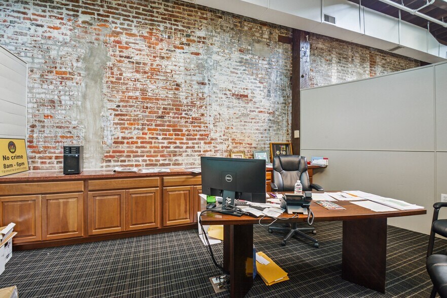 More Photos Of 747 Magazine St, New Orleans Office For Sale