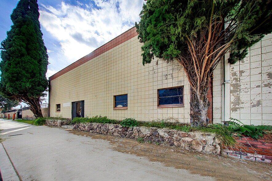 More Photos Of 15539 Vermont Ave, Paramount Manufacturing For Lease
