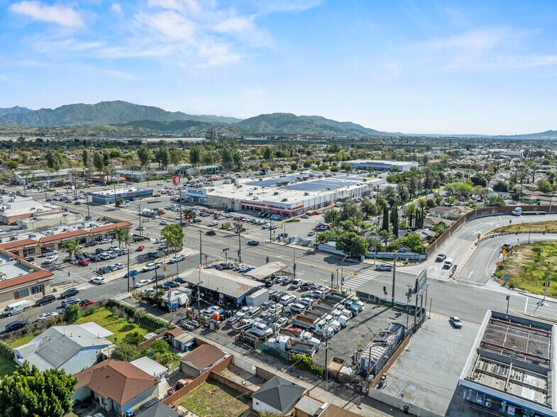 More Photos Of 13235-13243 Osborne St, Arleta Land For Lease