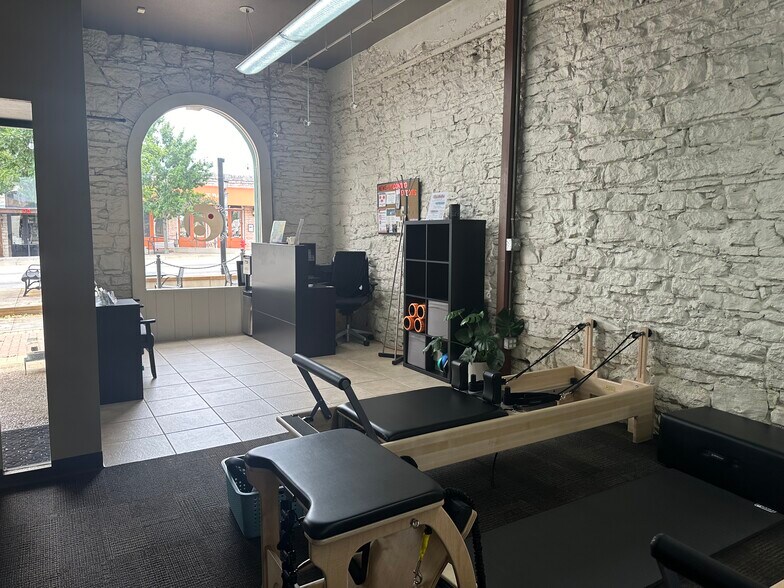 More Photos Of 102 E Main Ave, Round Rock Storefront Retail Office For Sale