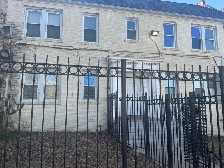 More Photos Of 2323 Green St SE, Washington Multifamily For Sale
