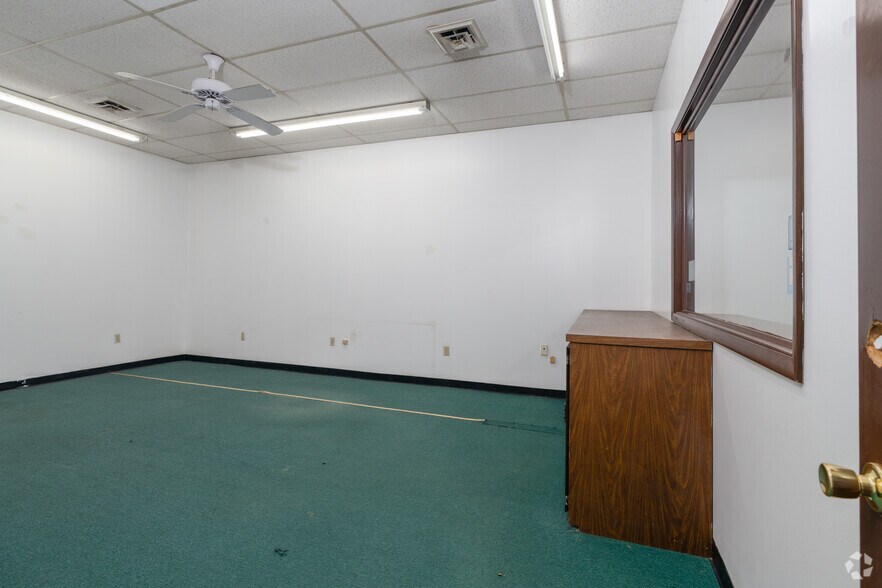 More Photos Of 12243-12305 Natural Bridge Rd, Bridgeton Unknown For Lease