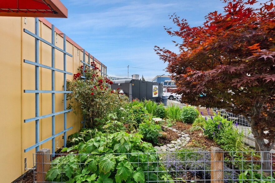 More Photos Of 710 S Lincoln St, Port Angeles General Retail For Sale