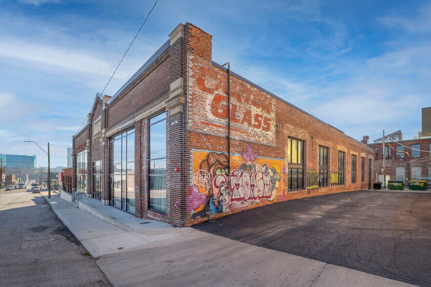 More Photos Of 1604 Locust St, Kansas City Office For Lease