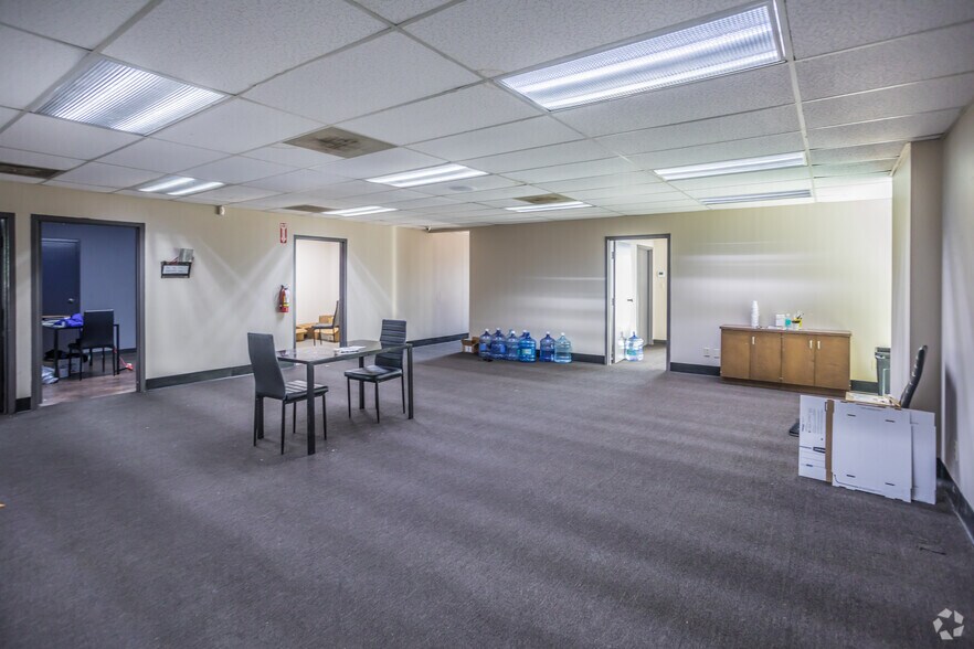 6175 Mt Moriah Road Ext, Memphis, TN 38115 Showroom For Sale