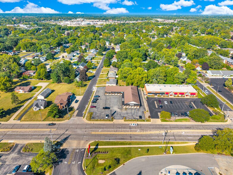 More Photos Of 4601 N University St, Peoria Unknown For Lease