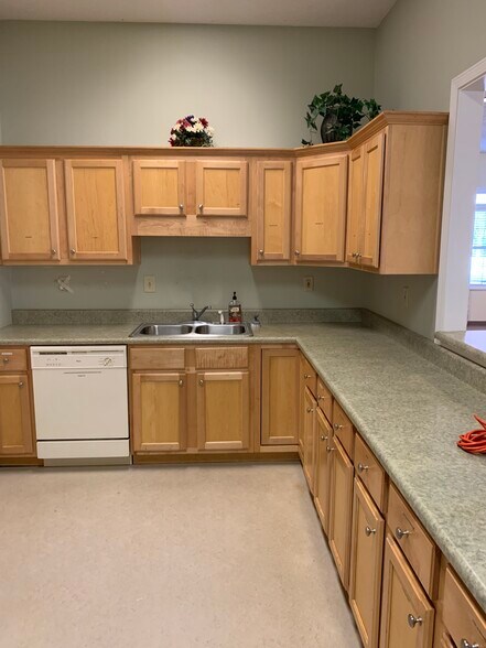 More Photos Of 4608 Lower Roswell Rd, Marietta Office For Sale