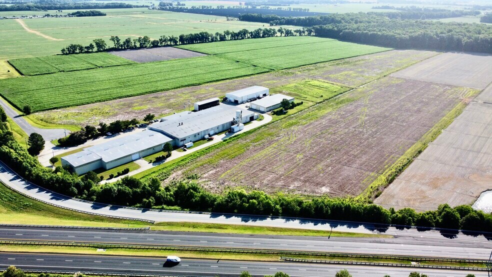 More Photos Of 132-136 Woodworkers Ct, Chesapeake Manufacturing For Lease