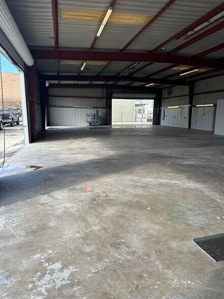 More Photos Of 11440 N Woodside Ave, Santee Service For Lease