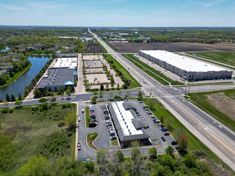 More Photos Of 2375-2399 S Randall Rd, Algonquin Freestanding For Lease