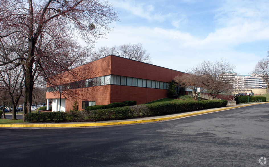 Primary Photo Of 11495 Sunset Hills Rd, Reston Office For Lease