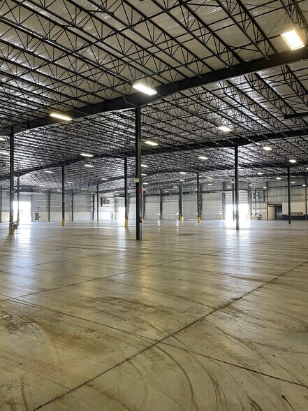 More Photos Of 7801 Commerce Blvd, Panama City Distribution For Sale