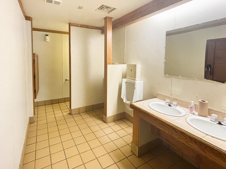 More Photos Of 419 Main Ave, De Pere Restaurant For Sale