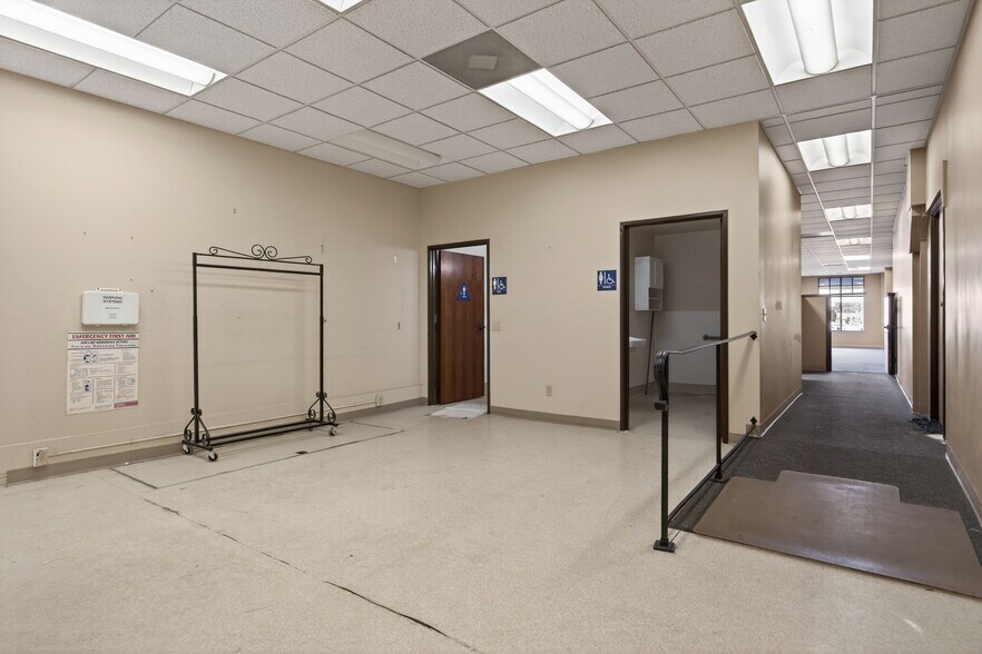 More Photos Of 948 E Main St, Santa Paula Bank For Sale