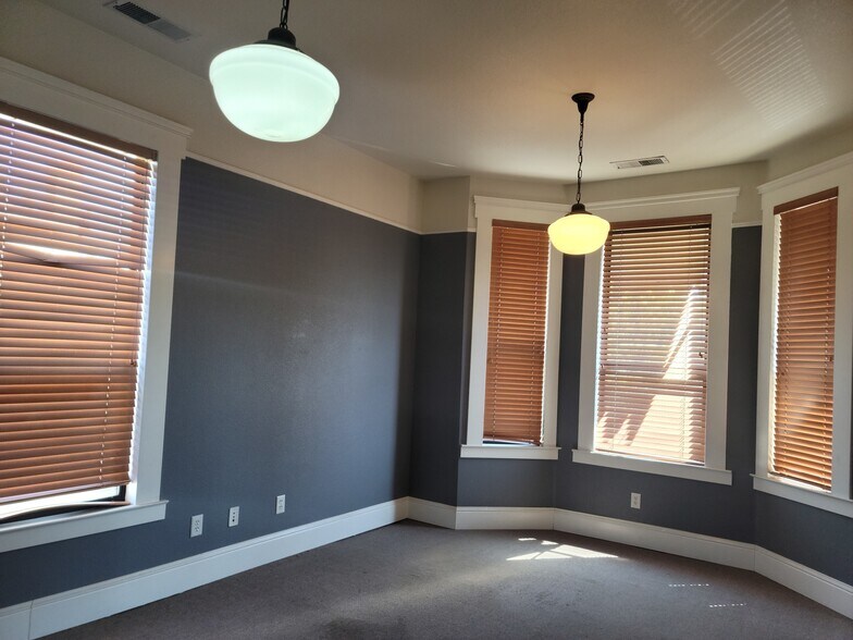 More Photos Of 656 5th St, Lincoln General Retail For Sale