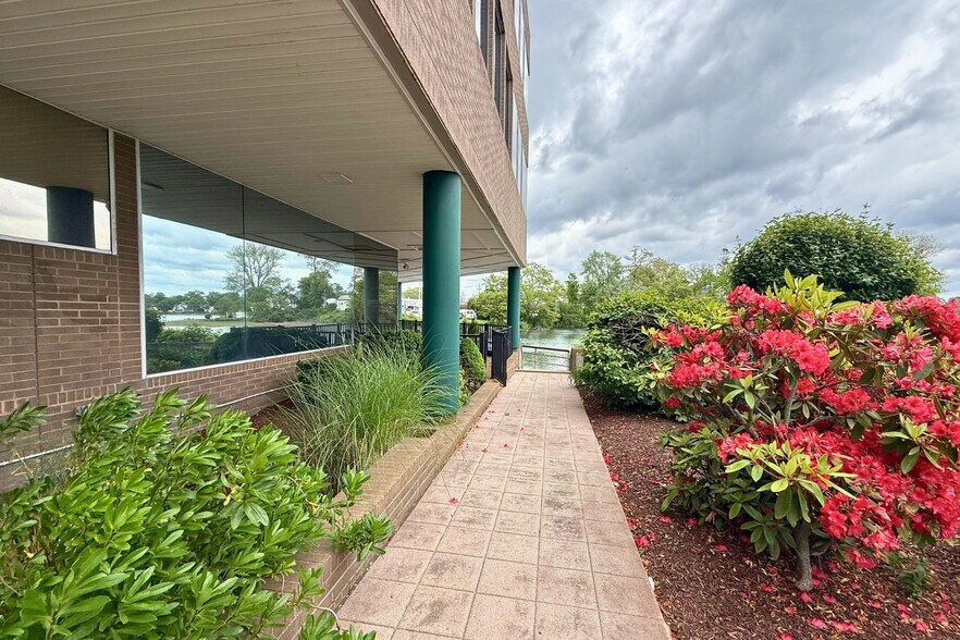 More Photos Of 1 Post Rd, Fairfield Office For Lease