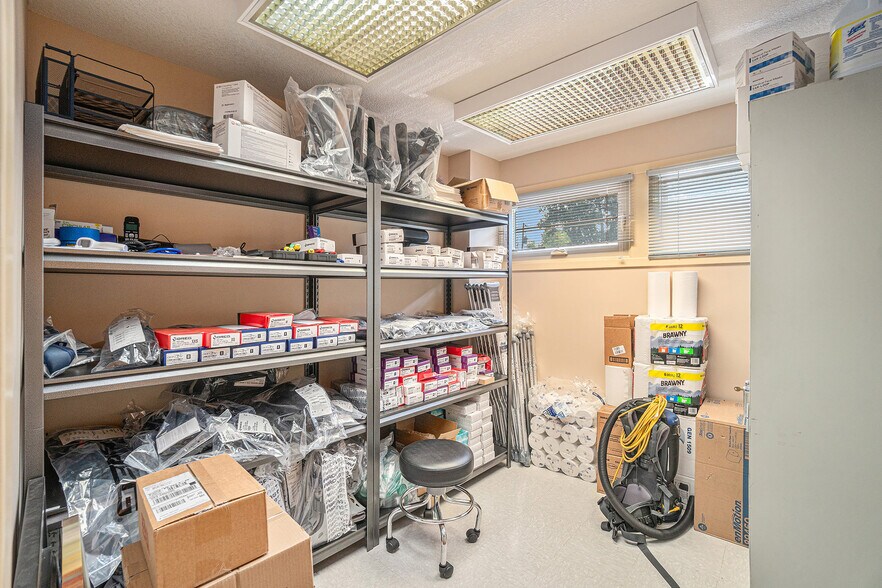 More Photos Of 2 Holly Ln, Paola Medical For Sale