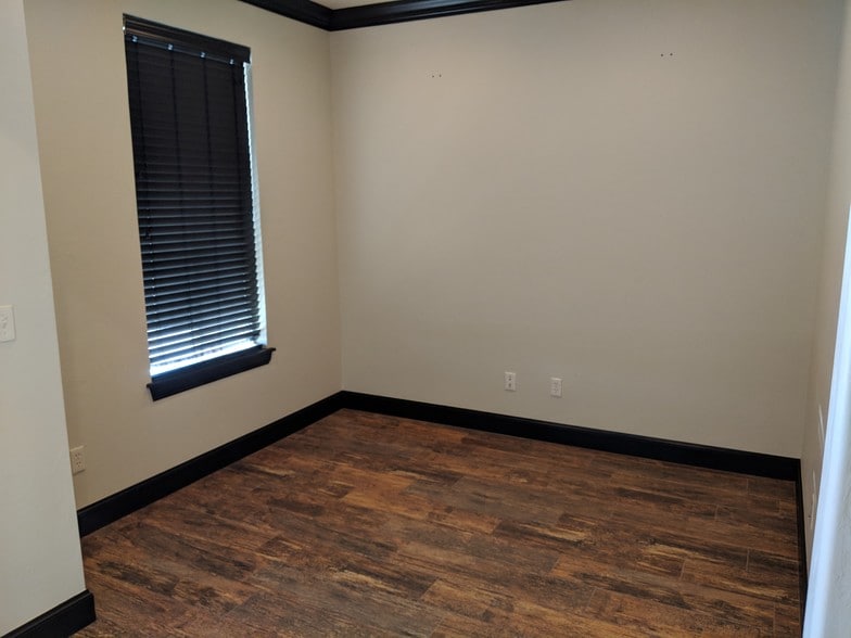 More Photos Of 9901 N May Ave, The Village Medical For Lease