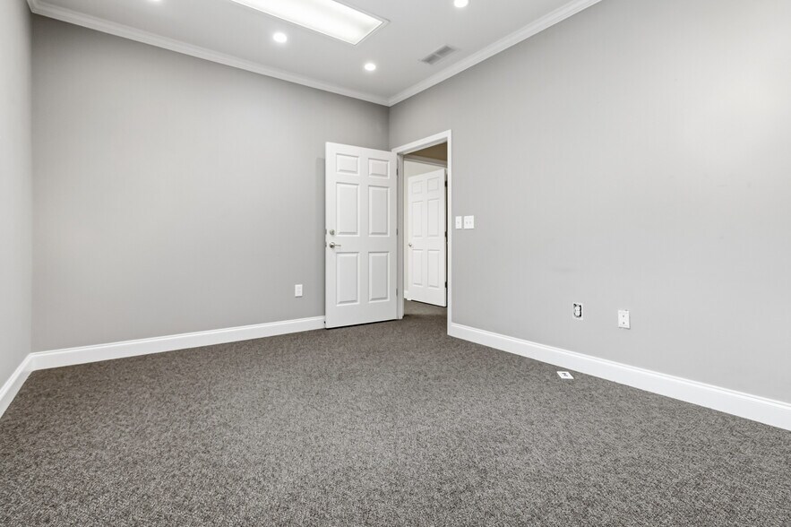 More Photos Of 100-126 Prospect Pl, Alpharetta Office For Sale