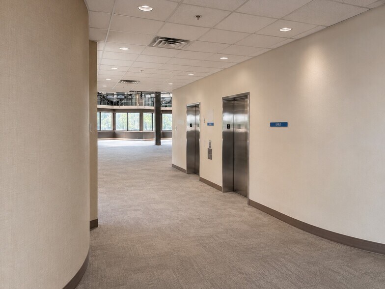More Photos Of 333 Boul Jean-Paul-Hogue, Saint-jerome Office For Lease