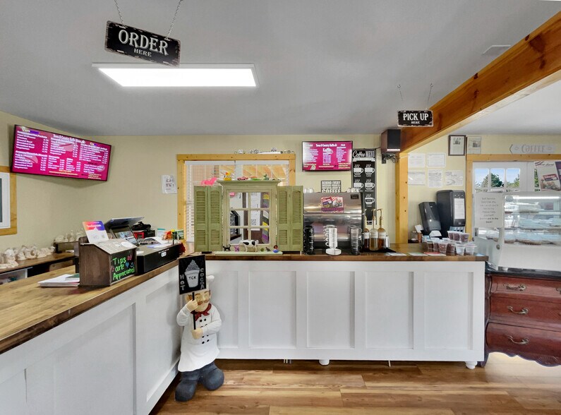 More Photos Of 9 Callaway Dr, Crawford Restaurant For Sale