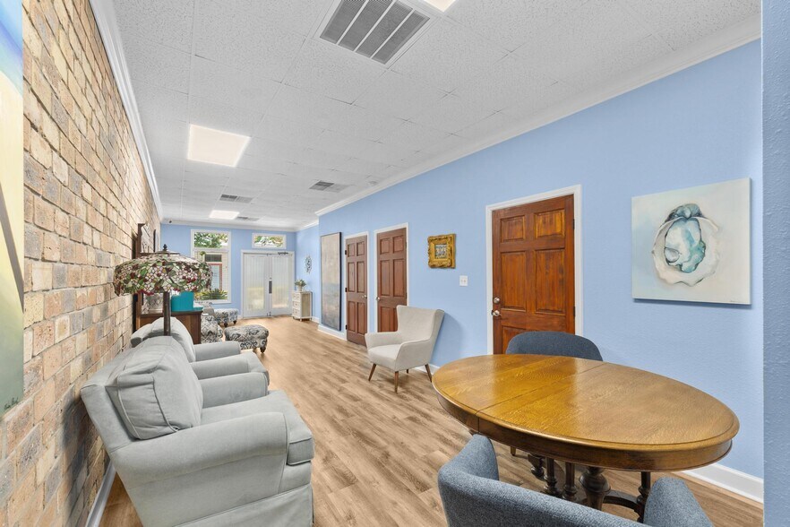 More Photos Of 913 Gulf Breeze Pky, Gulf Breeze Storefront Retail Office For Sale