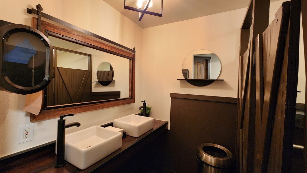 More Photos Of 204 S Coeur D Alene Ave, Harrison Restaurant For Sale