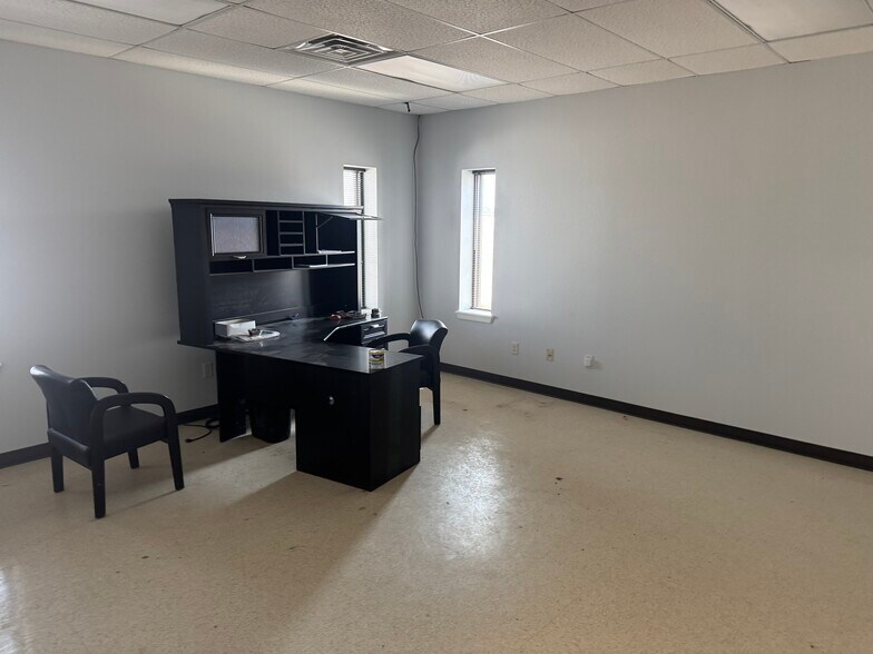 More Photos Of 335 S County Rd W, Odessa Warehouse For Sale