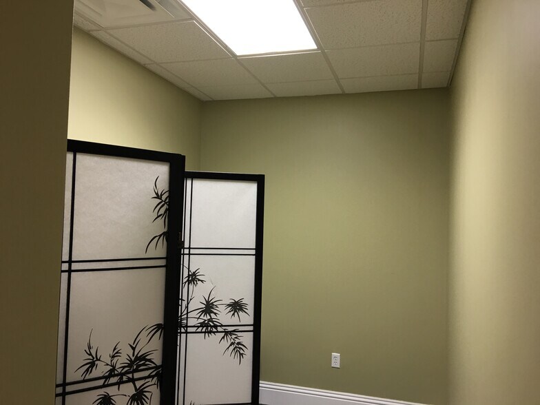 More Photos Of 1307 S International Pky, Lake Mary Office For Lease