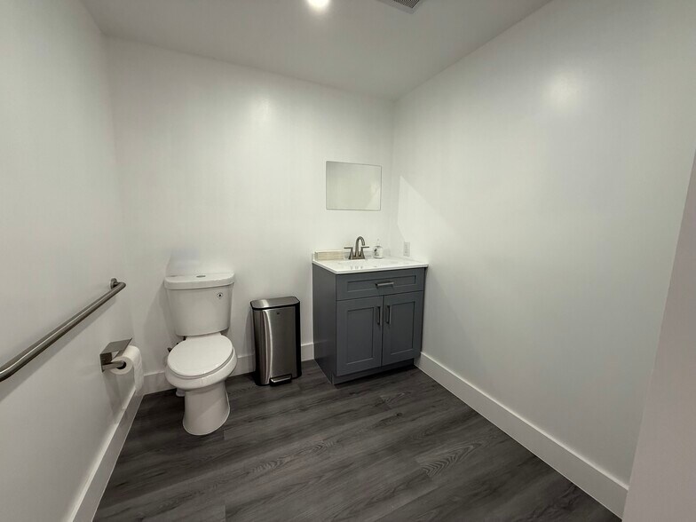 More Photos Of 8200 W Sunrise Blvd, Plantation Office For Sale