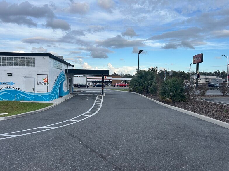 More Photos Of 920 N Pine Ave, Ocala General Retail For Sale