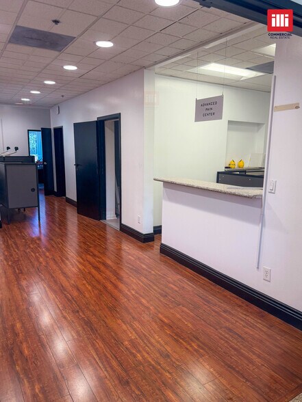 More Photos Of 16952 Ventura Blvd, Encino Medical For Lease
