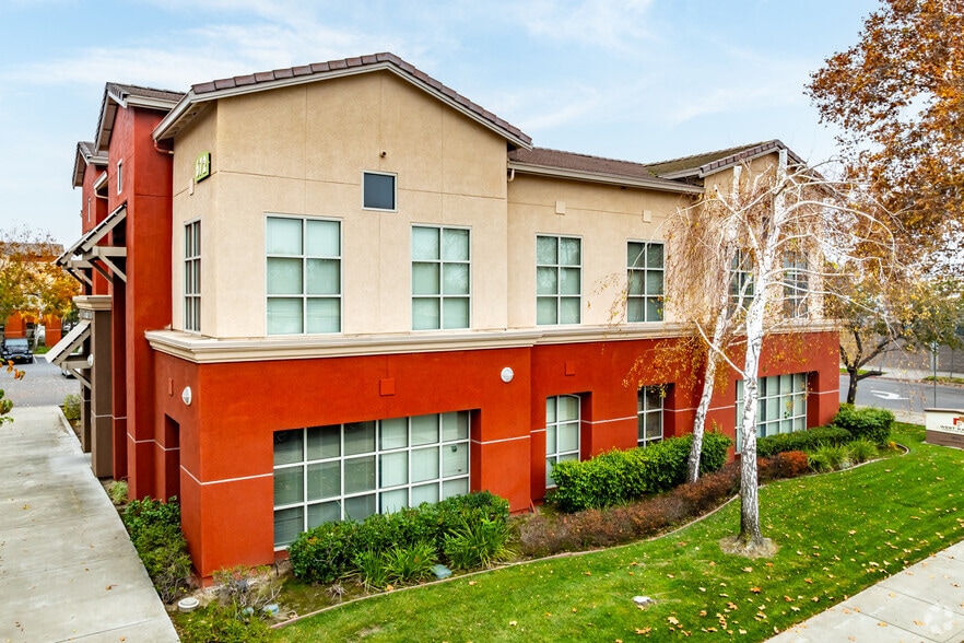 More Photos Of 672 W 11th St, Tracy Office For Lease