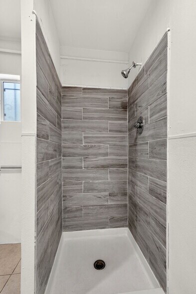 More Photos Of 4401 N 16th St, Phoenix Freestanding For Lease